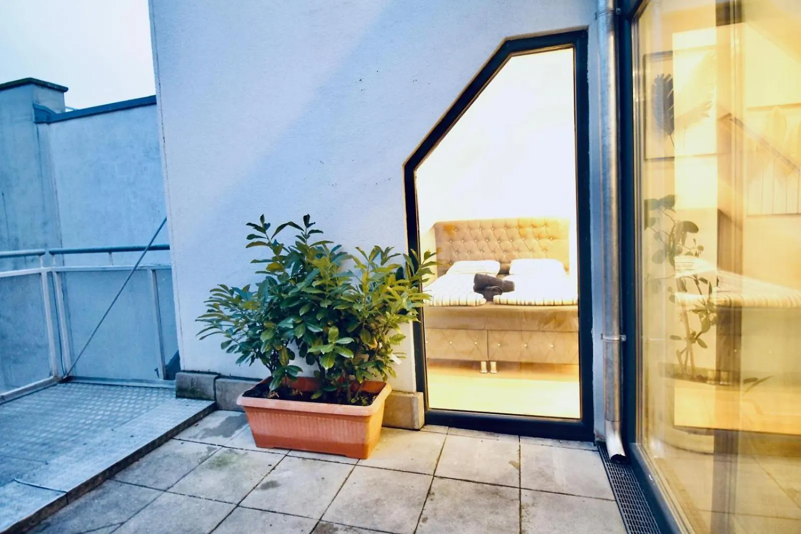 6 Min To Amusement Park - Economy Rooms In Shared Apartment Viena Hostal