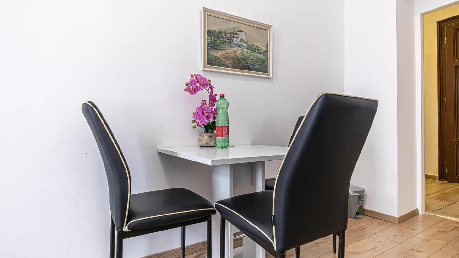 Auberge de jeunesse 6 Min To Amusement Park - Economy Rooms In Shared Apartment Vienne