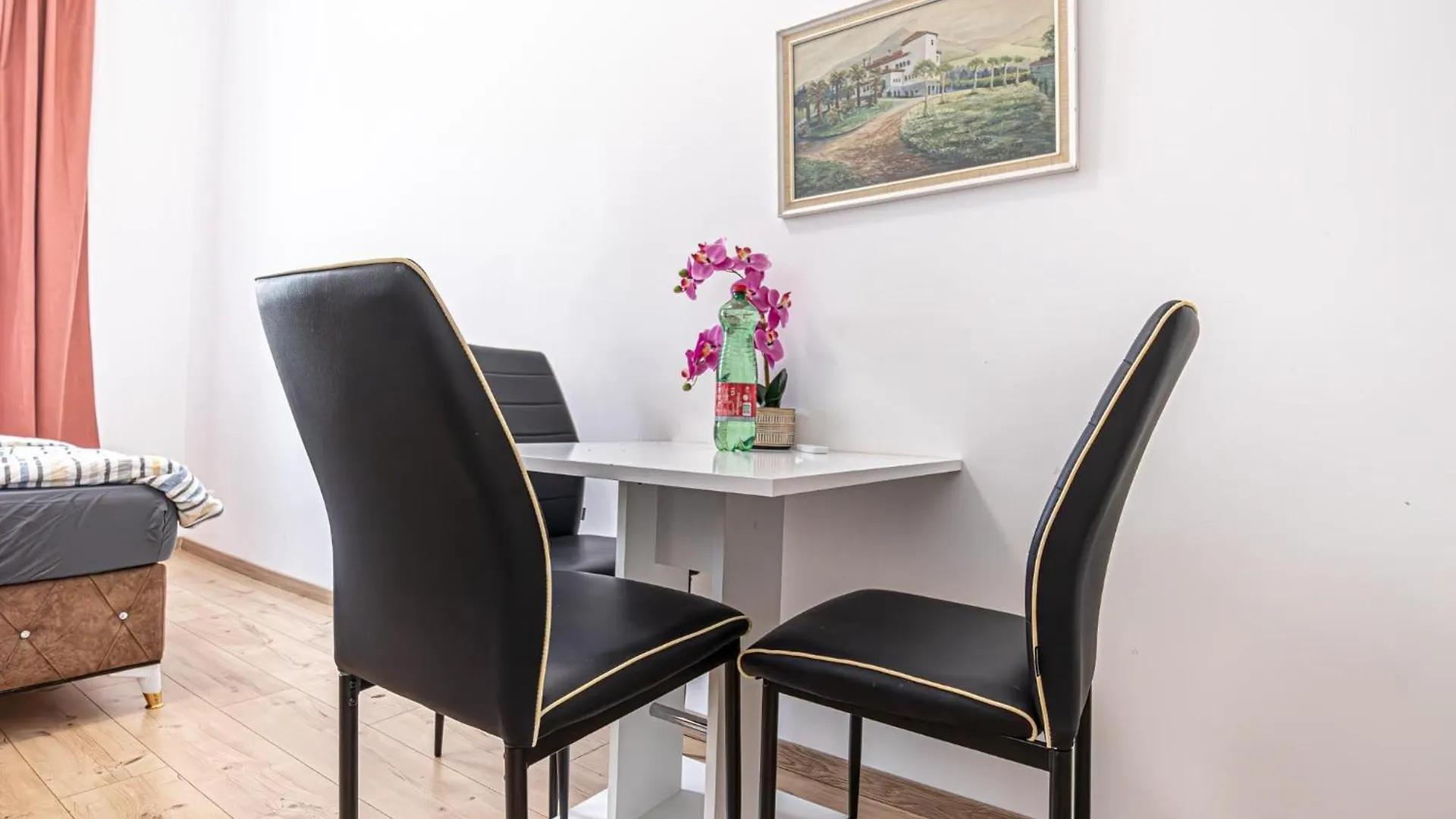 Auberge de jeunesse 6 Min To Amusement Park - Economy Rooms In Shared Apartment Vienne
